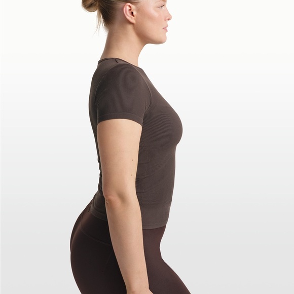 SKIMS NIKE SEAMLESS SHORT SLEEVE RIBBED TOP PHOENIX TRUFFLE S - Picture 4 of 6